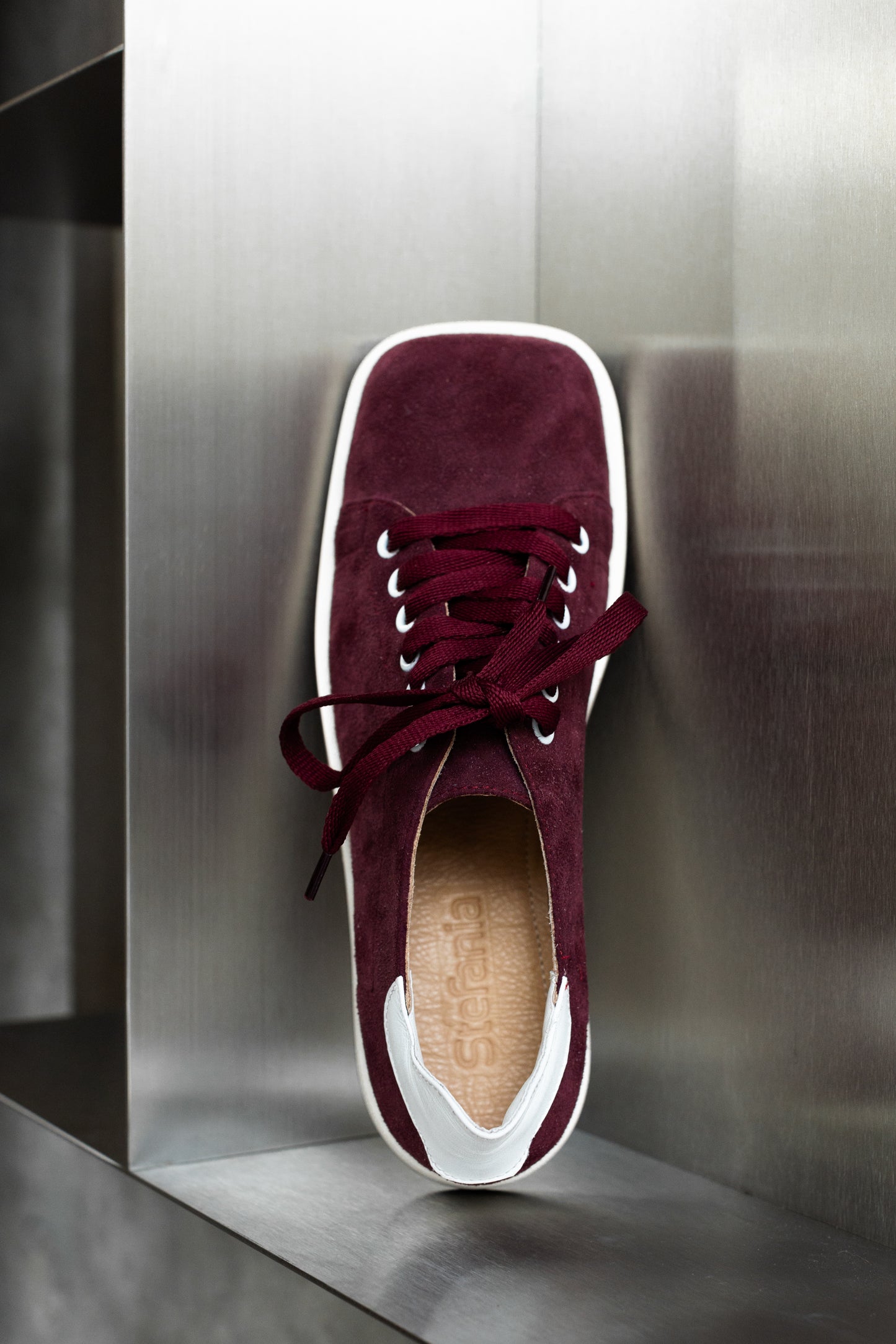 PODIA Sneakers