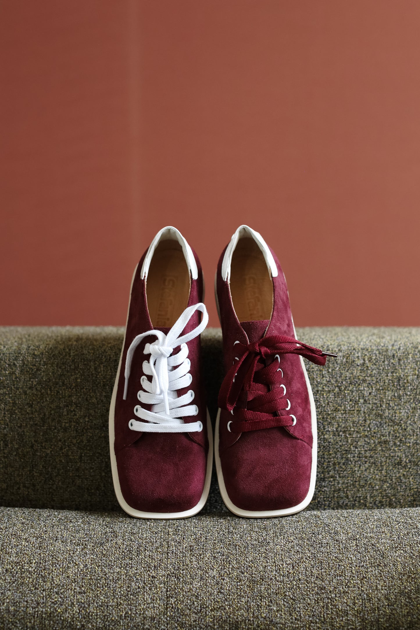 PODIA Sneakers